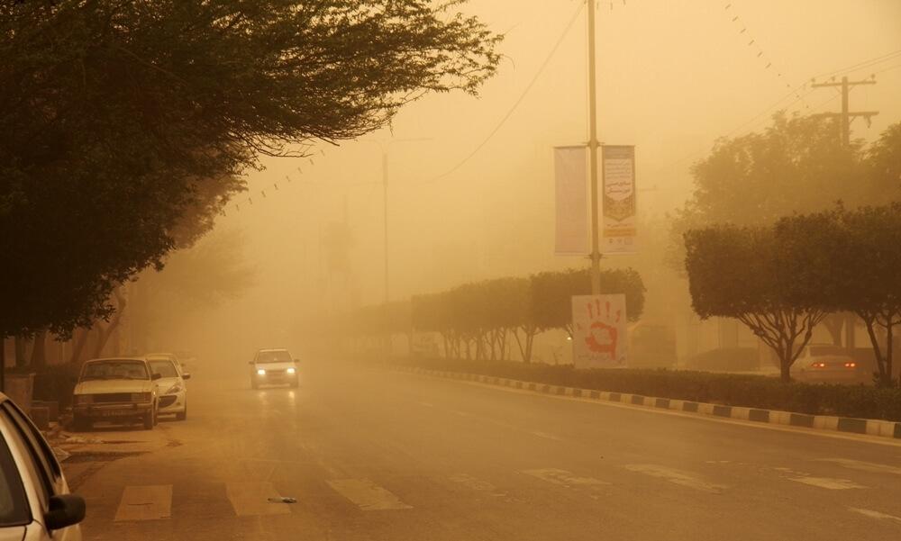 گرد و غبار عراق روز چهارشنبه غرب کشور را فرا گرفت