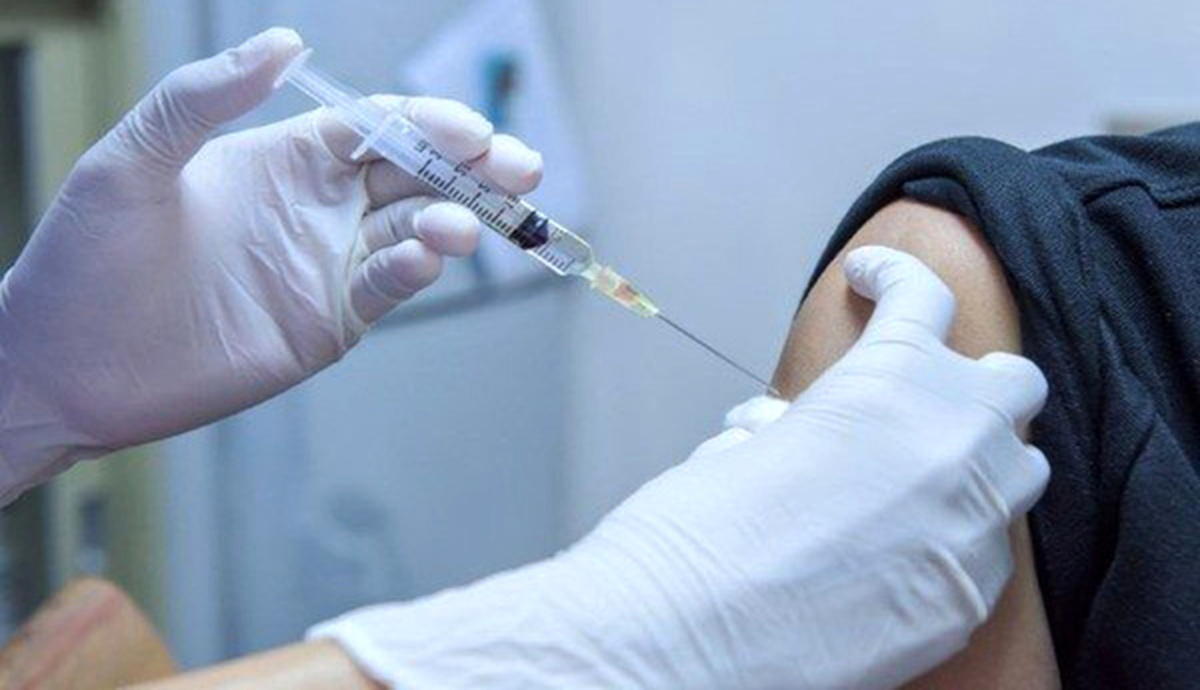 پیشنهاد وزیر بهداشت برای تزریق یک دز واکسن کرونا در سال جاری