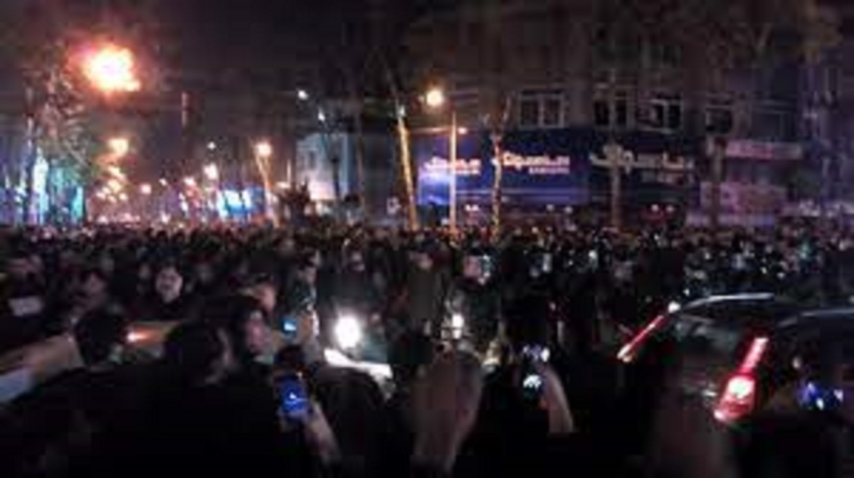 خبرگزاری حکومتی: تجمعات اعتراضی در برخی شهرهای کشور بازداشت 15 نفر در دسفول