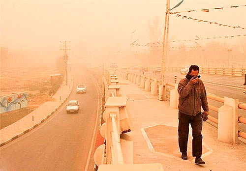 طوفان گرد و غبار ادارات خوزستان را تعطیل کرد