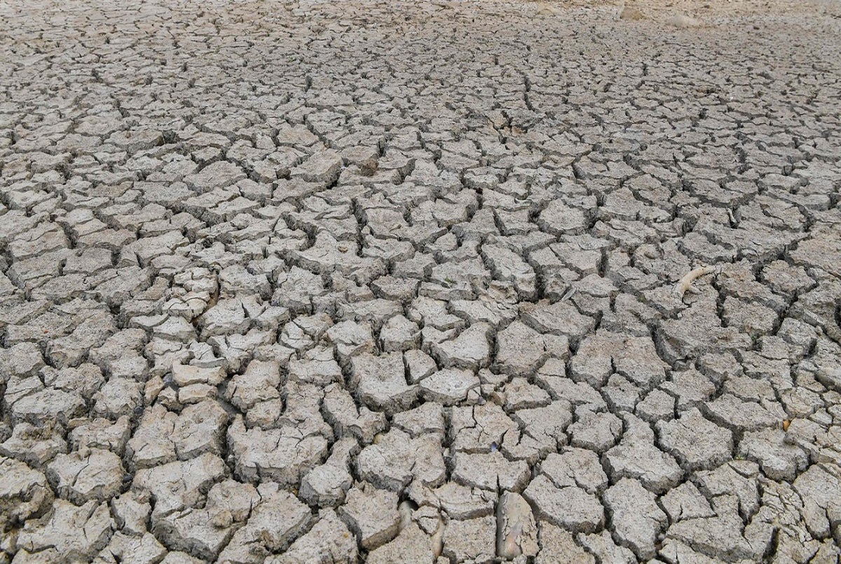 بحران آب در ایران: آب سدها به نصف کاهش یافت / شرایط بدتر از سال گذشته / کاهش آب زیرزمینی شتاب می گیرد / به حمل و نقل آب متکی نباشید