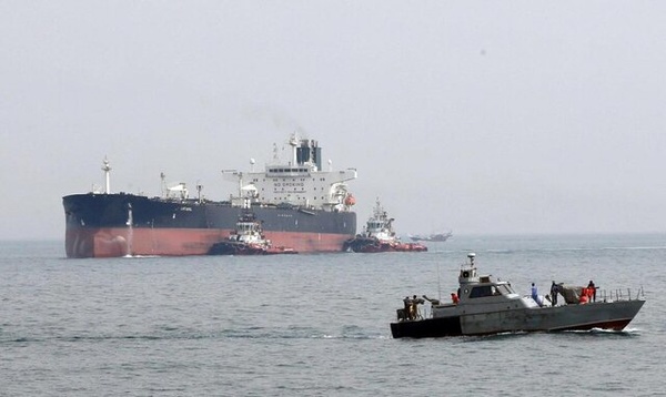 یک کشتی خارجی حامل سوخت قاچاق در خلیج فارس توقیف شد