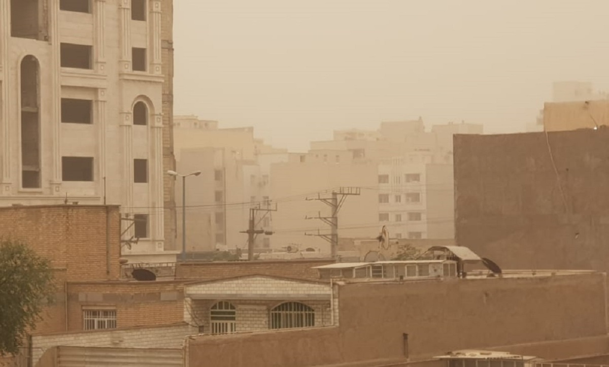 گرد و غبار در آبادان و هرمشهر  11 برابر حد مجاز