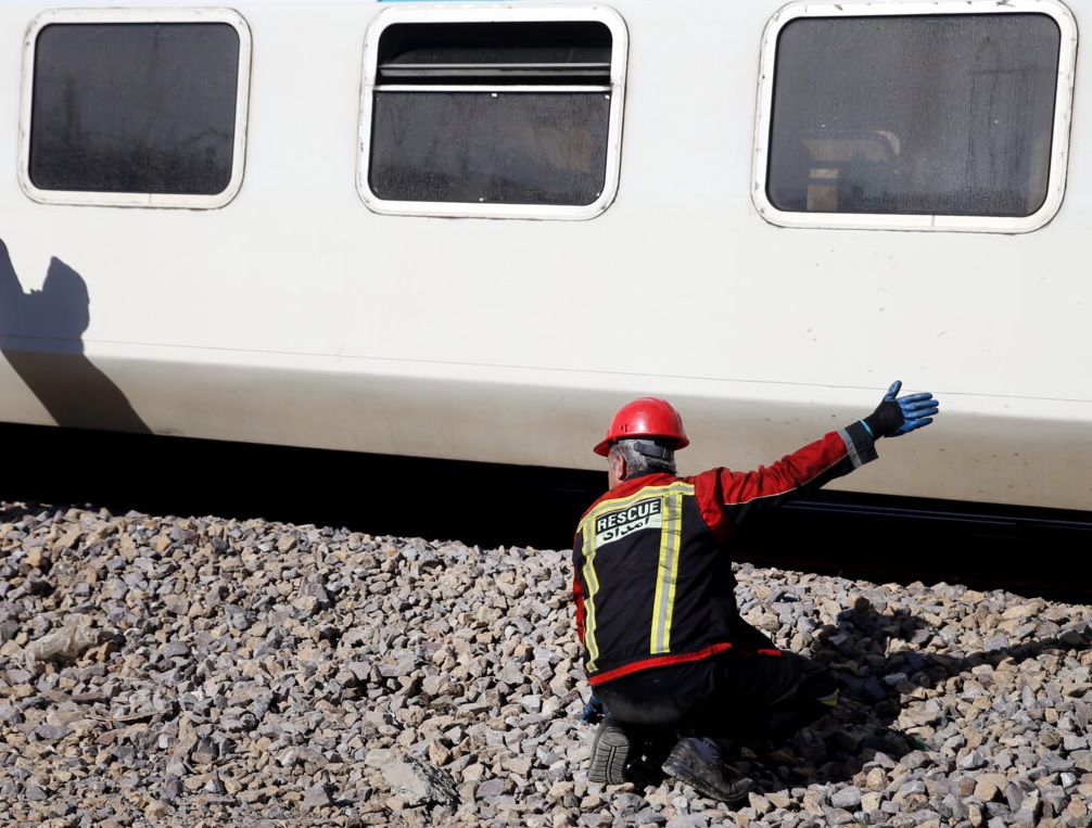 خروج قطار مسافربری طبس - یزد از ریل / تاکنون ۱۰ نفر جان باخته‌اند