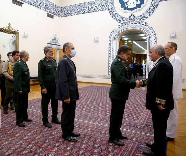 حاشیه‌های جشن سفارت روسیه در تهران