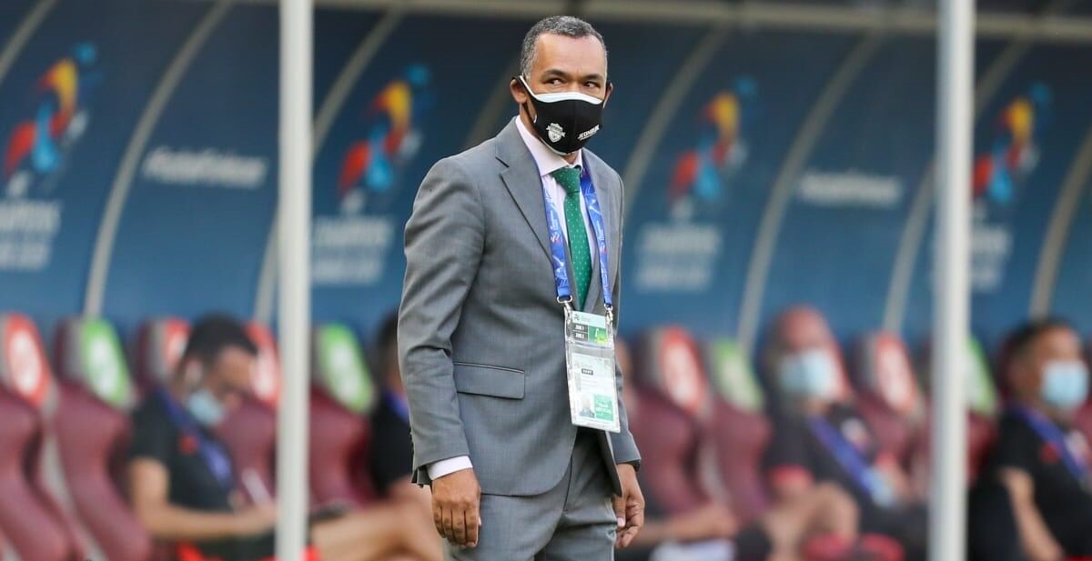 پاتک عجیب و کوبنده سپاهان به استقلال پاتک عجیب و کوبنده سپاهان به استقلال