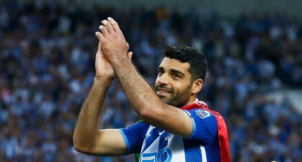 ستاره پرسپولیسی از کدام تیم ها پیشنهاد دارد ؟ ستاره پرسپولیسی از کدام تیم ها پیشنهاد دارد ؟