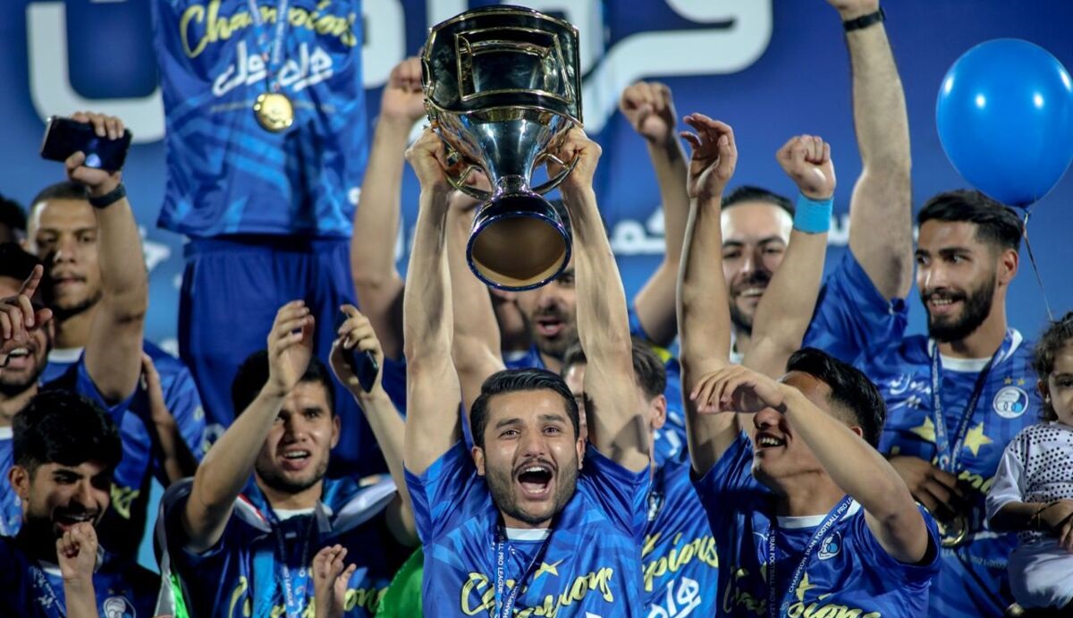 آجورلو ورق را به نفع استقلال برمیگرداند ؛ طوفان آبی ها در راه آجورلو ورق را به نفع استقلال برمیگرداند ؛ طوفان آبی ها در راه