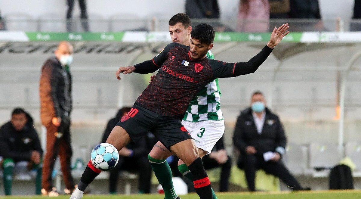 استقلال هر طور شده این ستاره را می خواهد