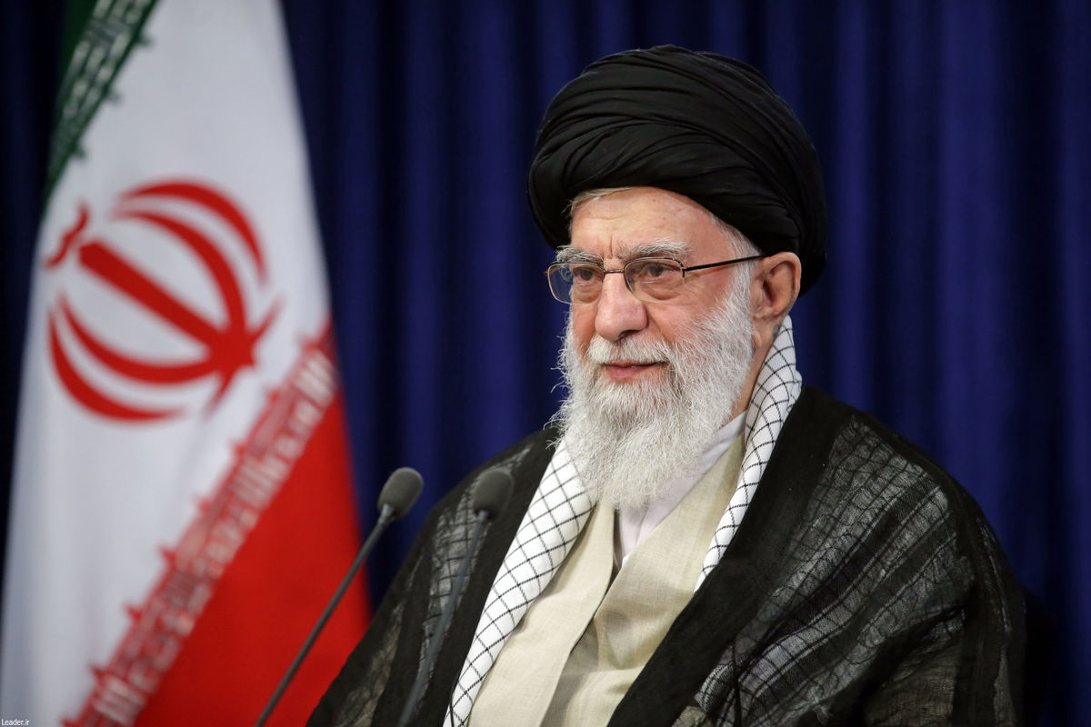 رهبر انقلاب:دشمن نمی‌تواند بفهمد جمهوری اسلامی چطور از زیر بار فشارها نجات می‌یابد