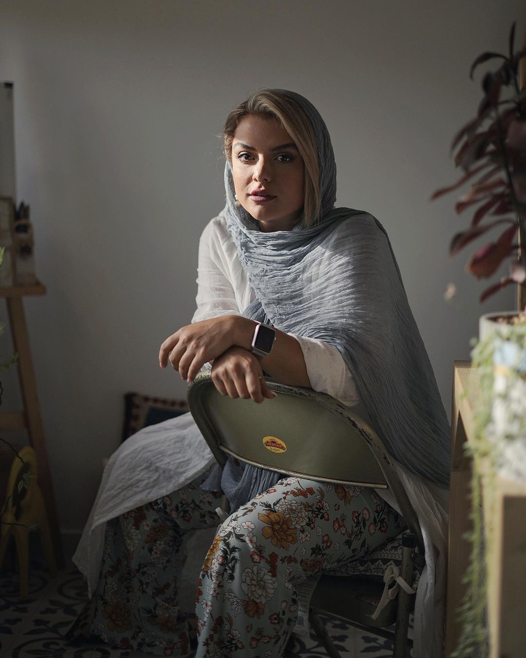 پیژامه گُل‌گلی خانم بازیگر معروف سوژه شد!/عکس