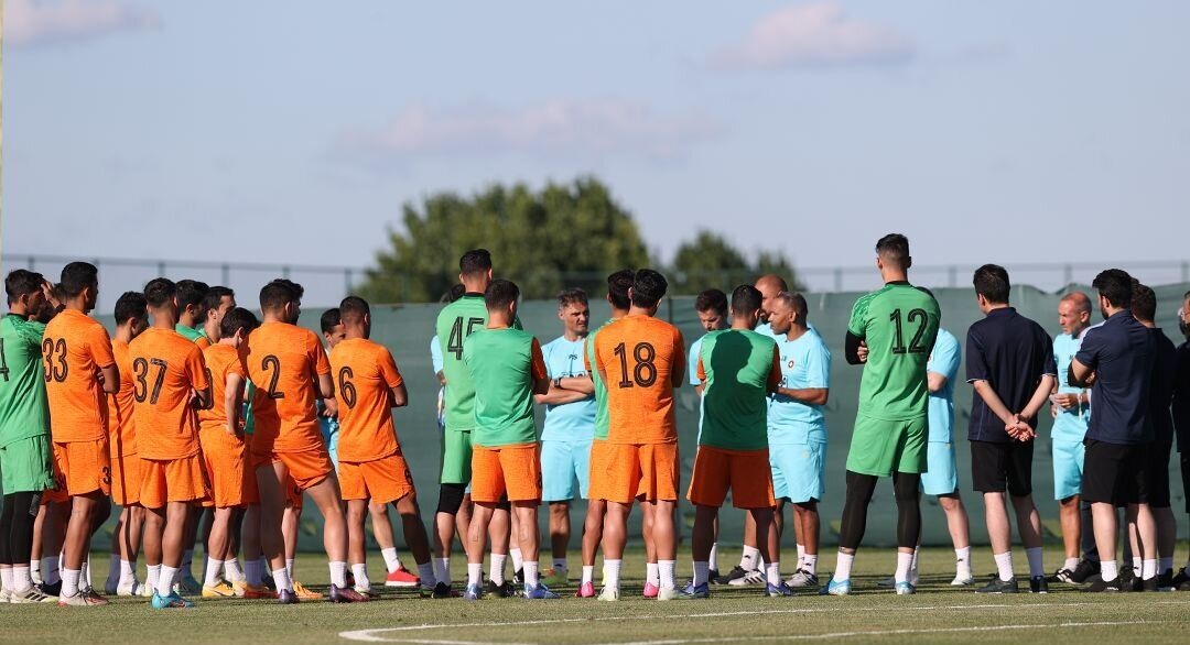 معمای سپاهان پیچیده‌تر شد؛ برای دیدار با استقلال کدام ستاره به نیمکت تبعید می‌شود؟