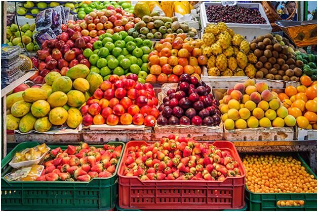 کاهش قیمت میوه و صیفی در بازار/ موز ارزان شد آناناس گران!