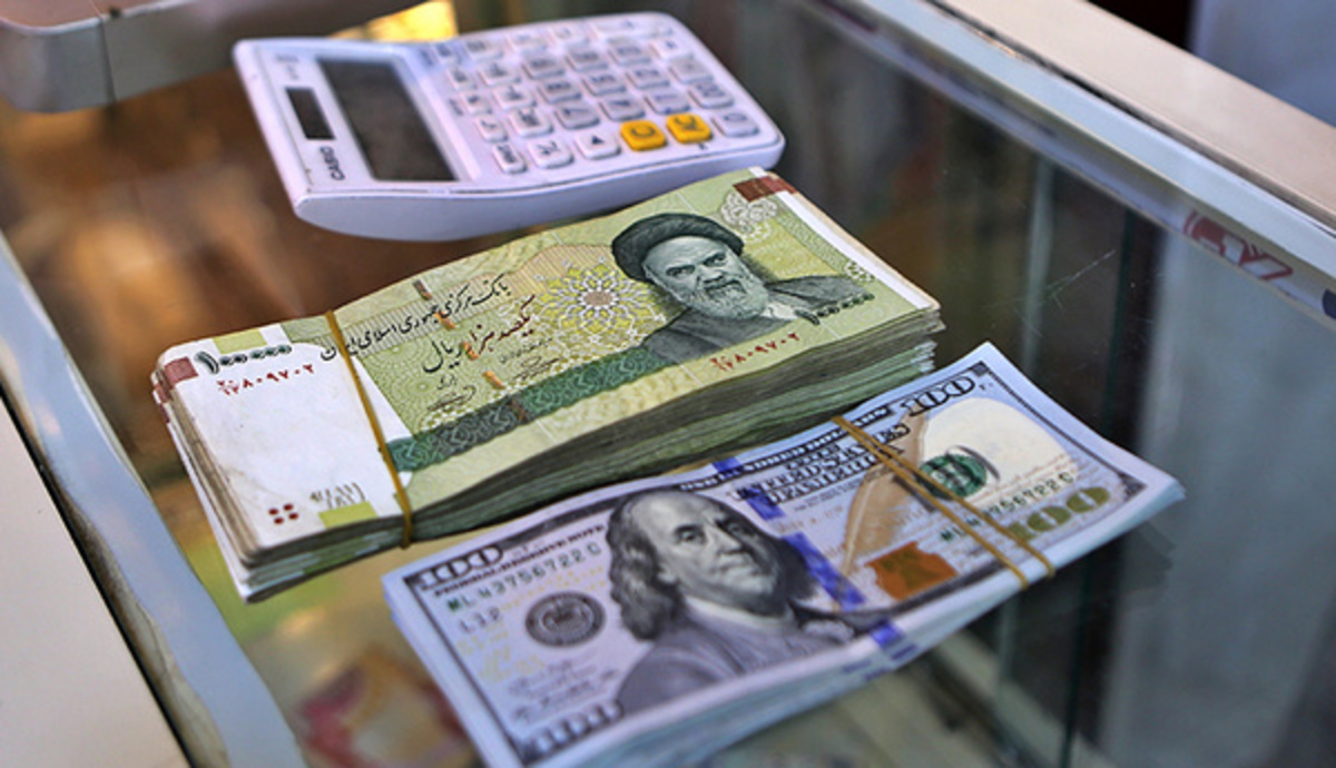 تاثیر احیای برجام بر بازار ارز ایران/ قیمت دلار کاهش می‌یابد؟