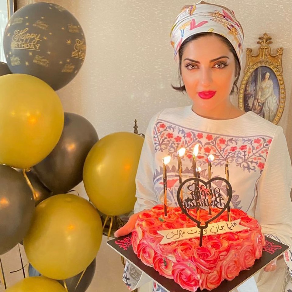 استایل شیک هلیا امامی با کیک تولدش + عکس