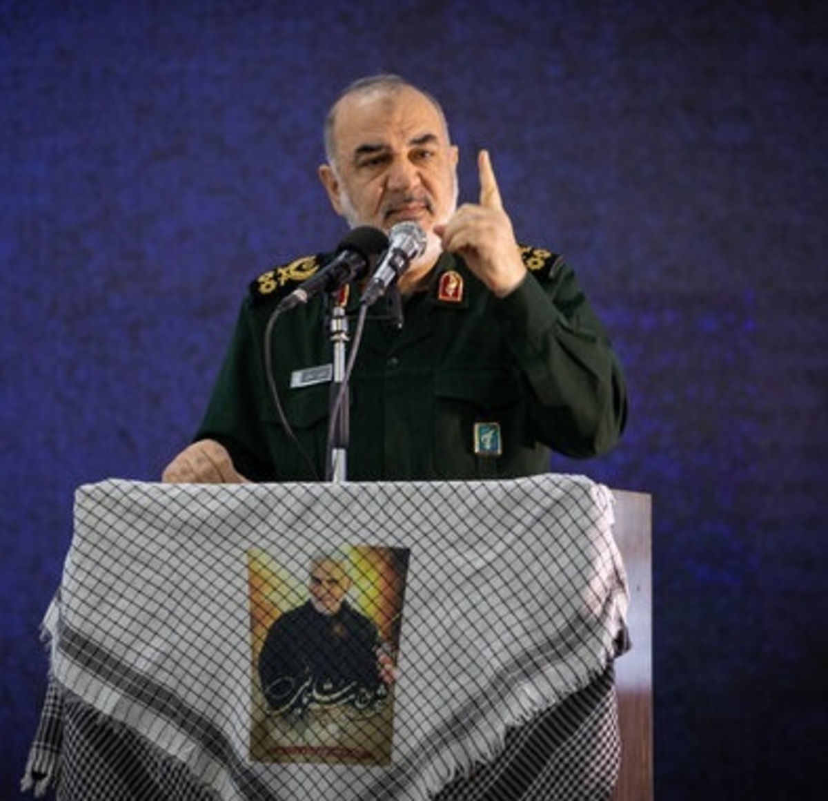 سرلشکر سلامی: تجهیزات و ایمان، نیروی دریایی سپاه را شکست‌ ناپذیر کرده است