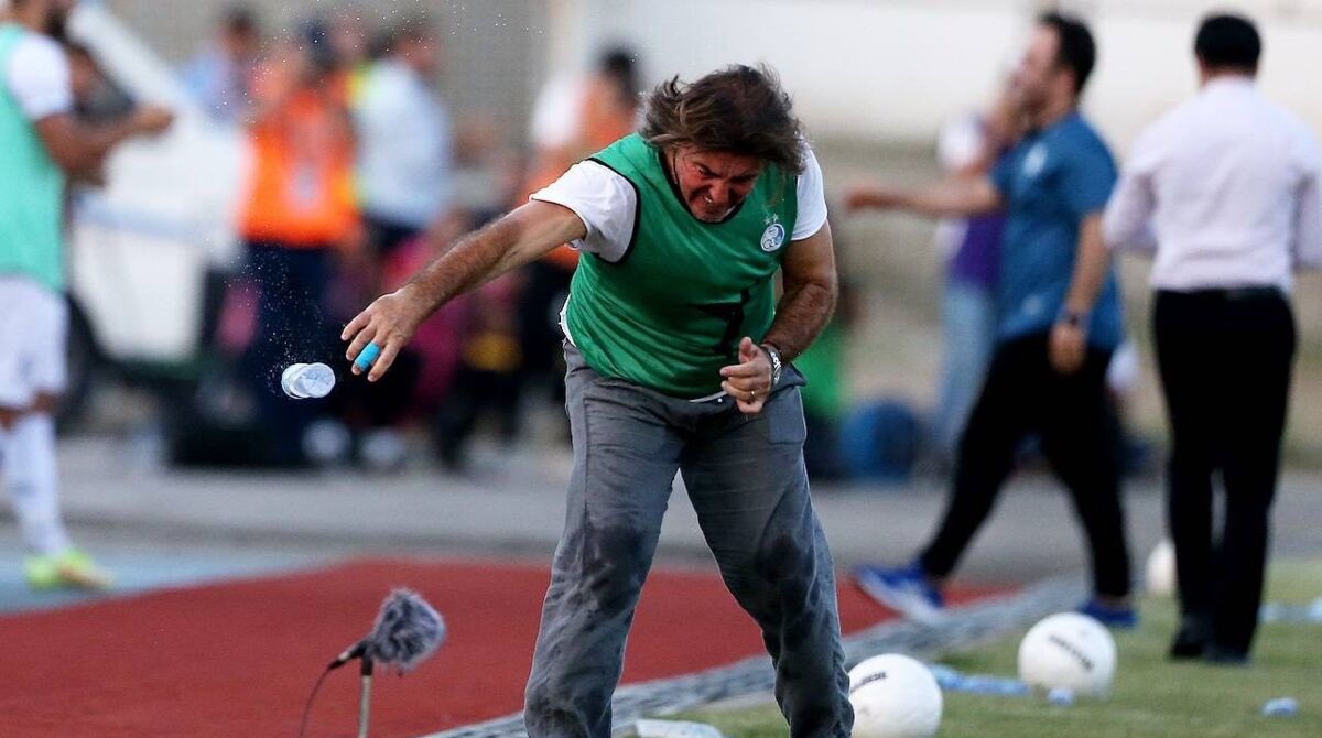 ساپینتو استقلالی ها را مجبور به عذرخواهی کرد