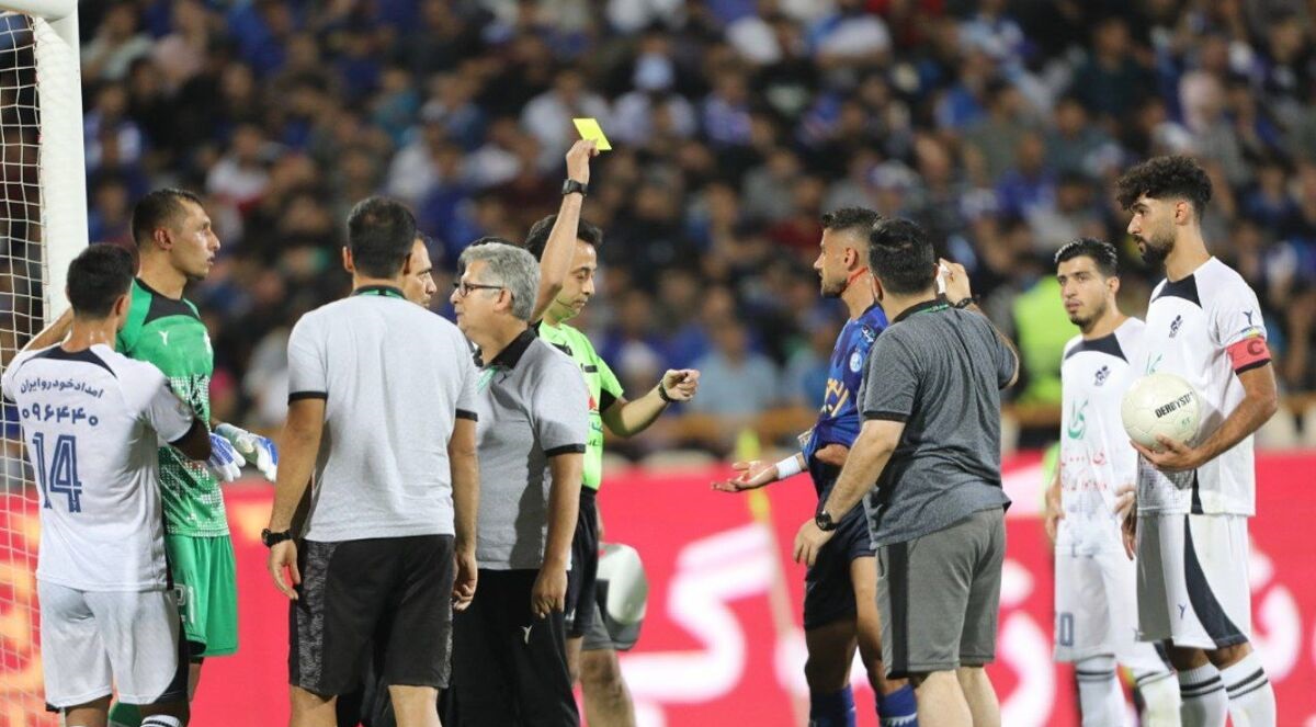 ناراحتی بازیکنان استقلال پس از تساوی بد ناراحتی بازیکنان استقلال پس از تساوی بد