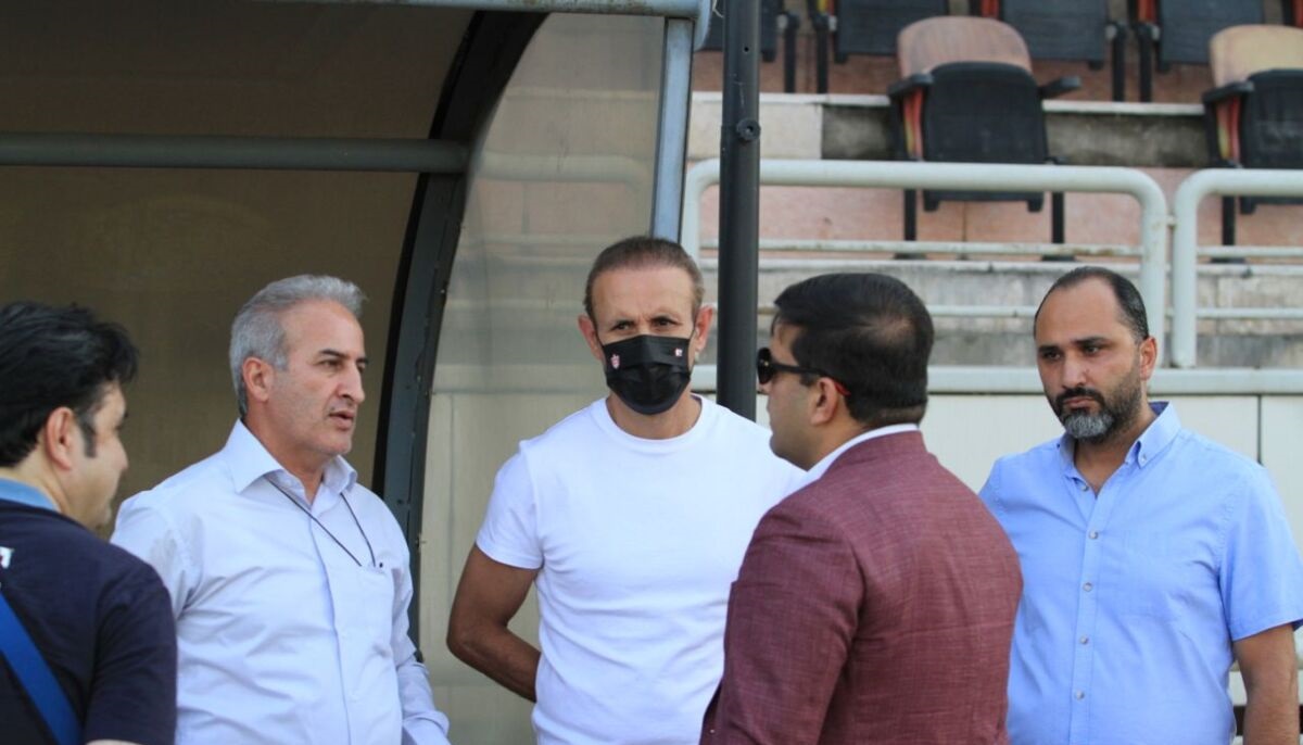 حمله همهجانبه استقلالی ها به یحیی گل محمدی حمله همهجانبه استقلالی ها به یحیی گل محمدی