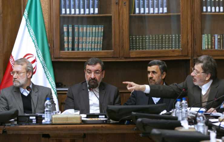 محمود احمدی‌نژاد رفوزه شد | انتقال کرسی ریاست مجمع تشخیص از آملی لاریجانی به علی لاریجانی؟