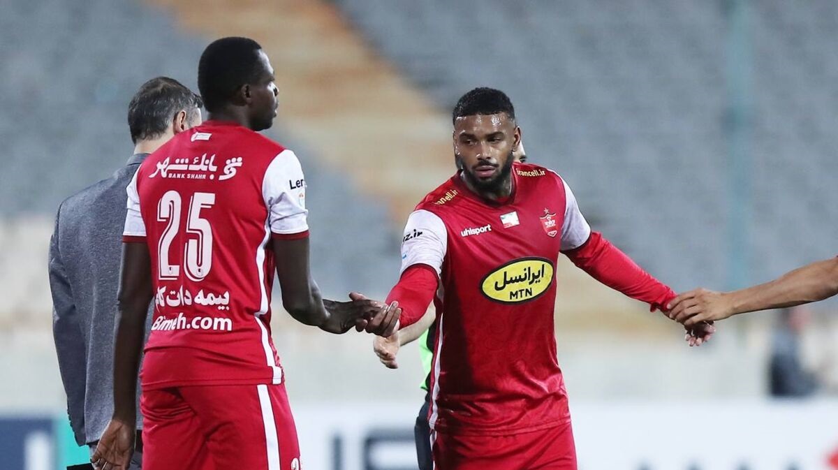 مهاجمی که برای استقلال گل میزد سرانجام پیراهن پرسپولیس را بر تن کرد مهاجمی که برای استقلال گل میزد سرانجام پیراهن پرسپولیس را بر تن کرد