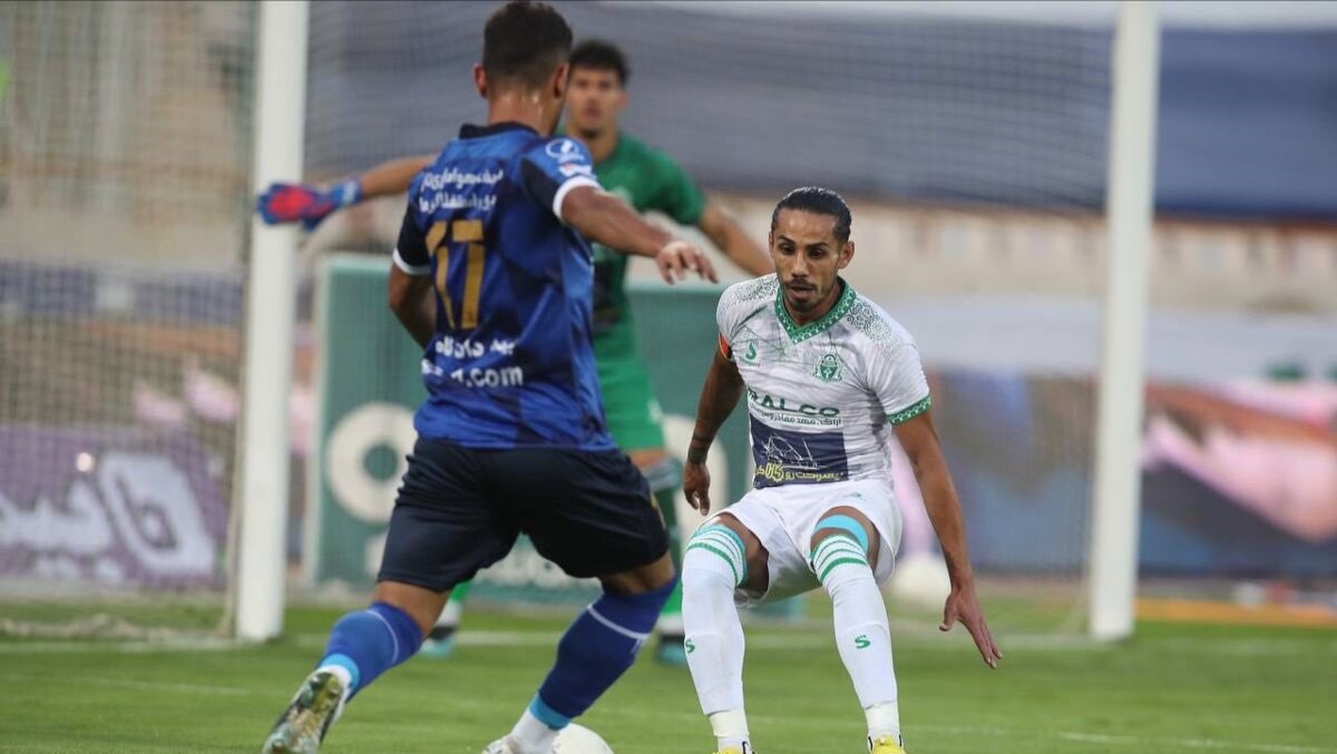 ساپنیتو فرار رو به جلو میکند ساپنیتو فرار رو به جلو میکند