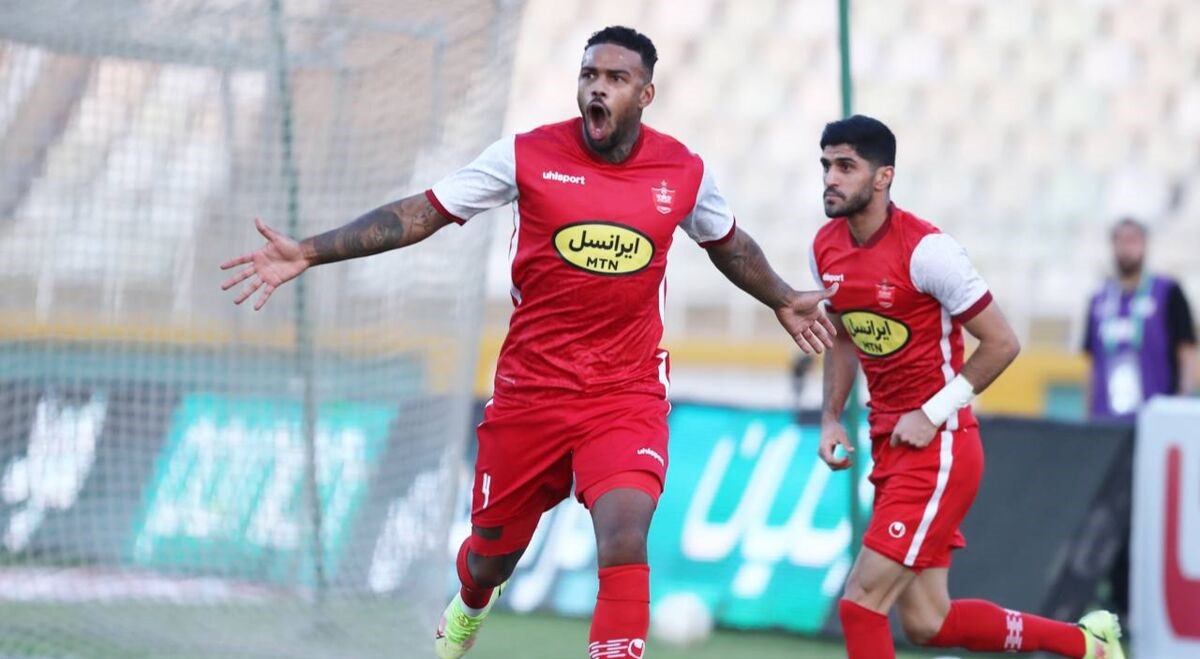 ستاره پرسپولیس مهاجمان استقلال را توی جیبش کرد