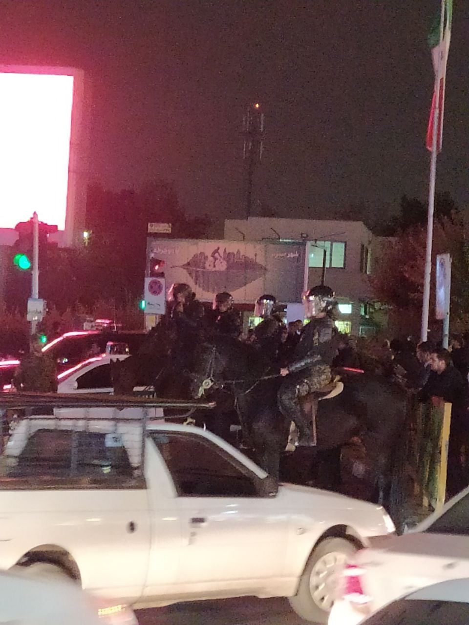 حضور پلیس اسب سوار در تهران + فیلم