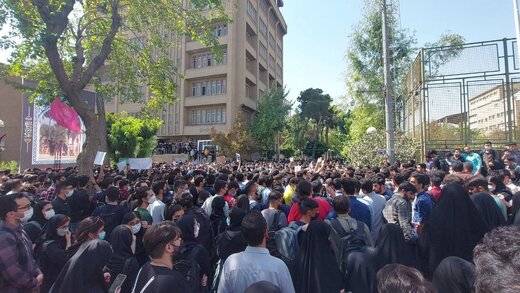 توهین روزنامه شهرداری به دانشجویان معترض: امروز در دانشگاه‌ها برای سرویس بهداشتی مختلط، پایکوبی می‌کنند