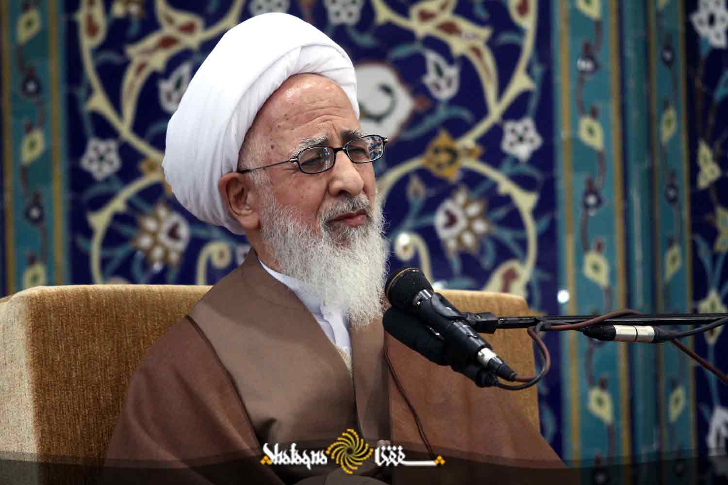 حضرت آیت الله جوادی آملی: «این دینی که برای حیوان آبرو قائل است، آیا برای بشر حرمت قائل نیست؟»