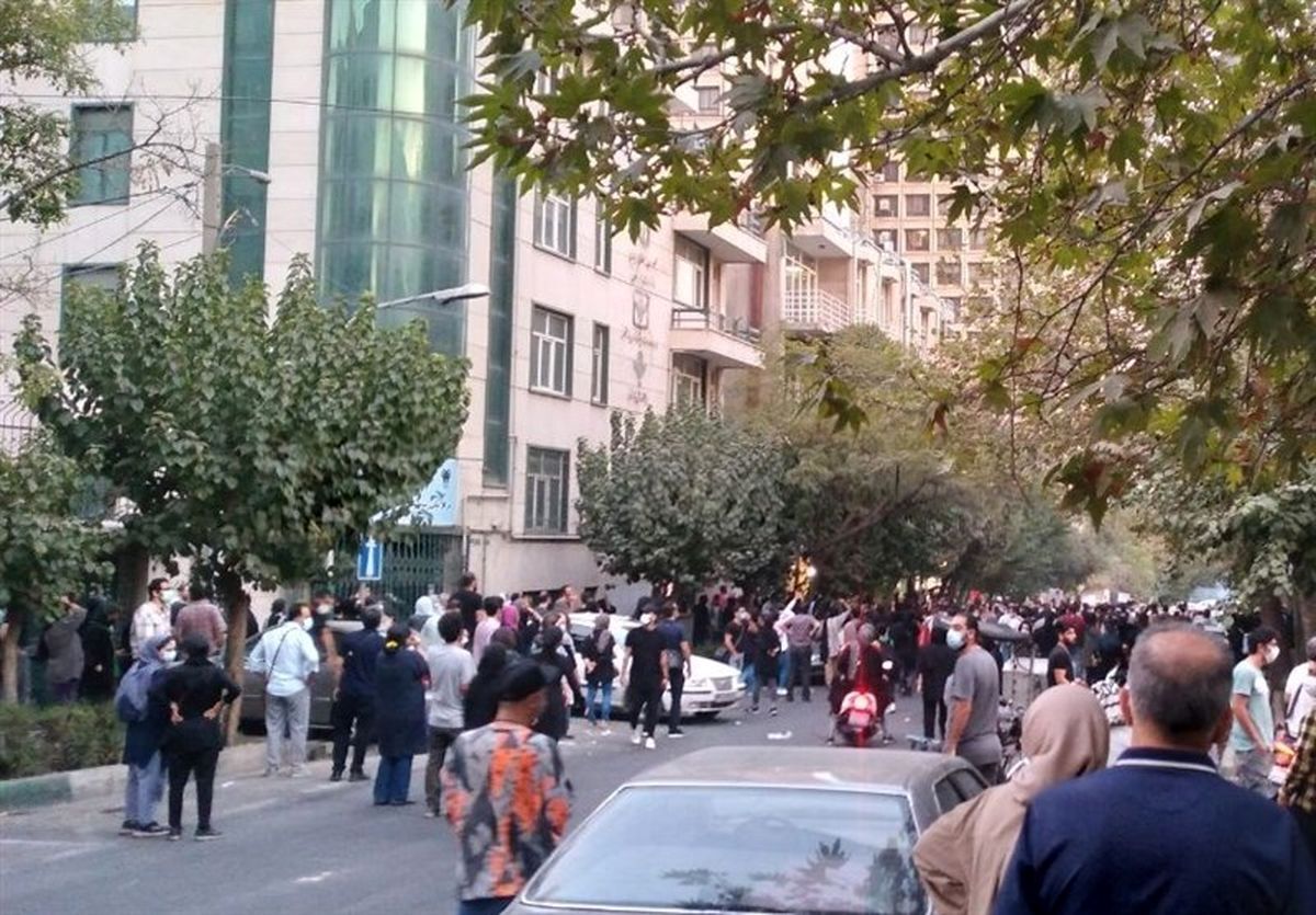 روایت خبرگزاری دولت از تجمعات اعتراضی تهران در مقابل نظام پزشکی، خانه هنرمندان و بازار تهران روایت خبرگزاری دولت از تجمعات اعتراضی تهران در مقابل نظام پزشکی، خانه هنرمندان و بازار تهران