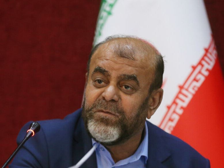 واکنش مشاور رستم قاسمی به تصاویر منتشر شده از او: انتشار عکس‌های خصوصی یک زن و شوهر با کدام مکتب اخلاقی سازگار است؟