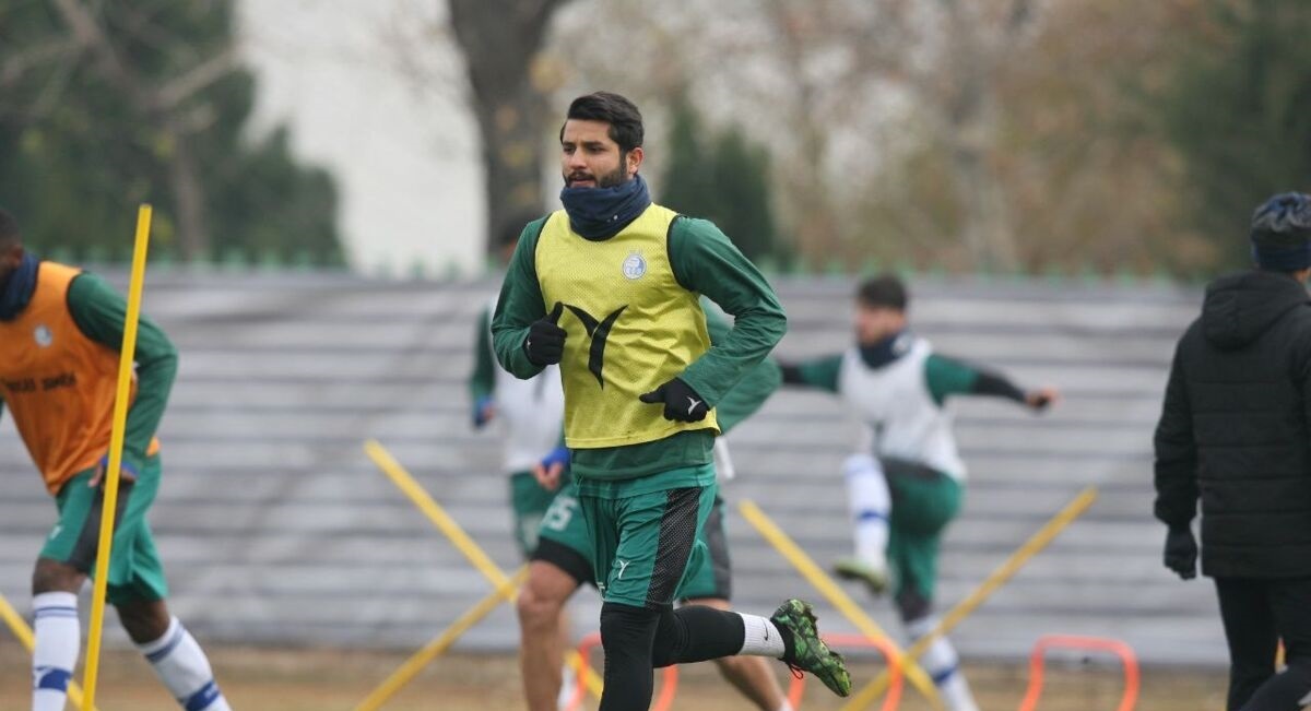 ساپینتو دو ستاره استقلال را به خط کرد