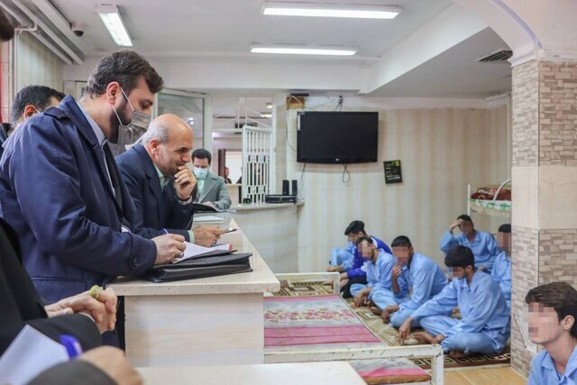 نگهداری ۲۰ بازداشتی زیر ۱۸ سال حوادث اخیر در کانون اصلاح و تربیت تهران / غریب آبادی: تعدادی از بازداشتی‌های زیر ۱۸ سال آزاد شدند