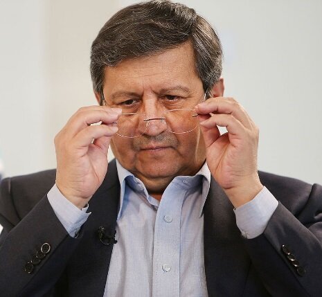 طعنه سنگین همتی به دولت رئیسی بابت «افزایش ۲۰درصدی حقوق کارکنان دولت و بازنشستگان»