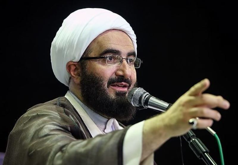 حاج علیاکبری:اصل مسئله، بدین خاطر بود که در چابهار، در مسیر رسیدگی به یک قتل خانوادگی، اتّفاق بدی برای یکی از مطّلعین که یک خانم بوده میافتد حاج علیاکبری:اصل مسئله، بدین خاطر بود که در چابهار، در مسیر رسیدگی به یک قتل خانوادگی، اتّفاق بدی برای یکی از مطّلعین که یک خانم بوده میافتد