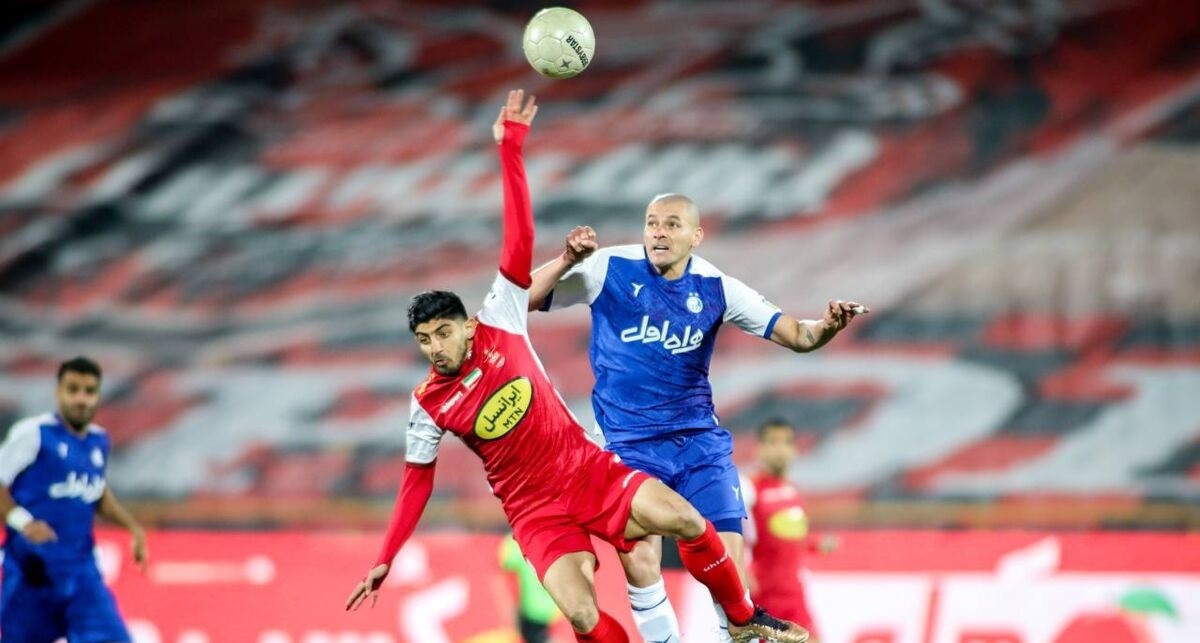 ستاره پرسپولیس داور دربی را شست و پهن کرد ستاره پرسپولیس داور دربی را شست و پهن کرد