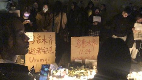 تظاهرات کم سابقه در چین در اعتراض به سیاست های کرونایی دولت (+عکس)