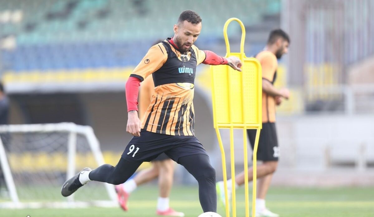 اخراج قریبالوقوع ستاره گران یحیی از پرسپولیس! اخراج قریبالوقوع ستاره گران یحیی از پرسپولیس!