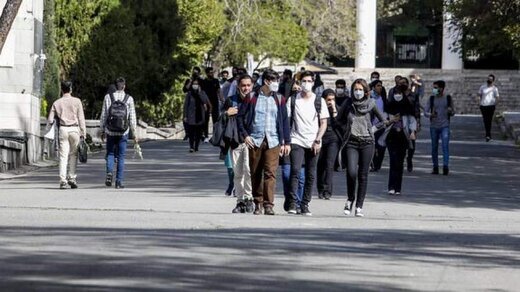 استادان دانشگاه آزاد موظف به دادن تذکر حجاب به دانشجویان شدند/ عکس