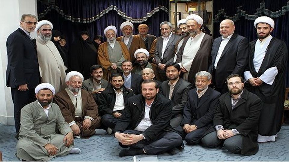 دوقطبی‌سازی برای کاسبی رأی