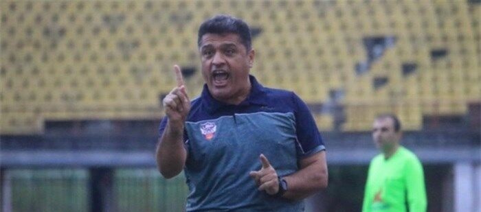 یک پرسپولیسی ساکت الهامی را شست و پهن کرد