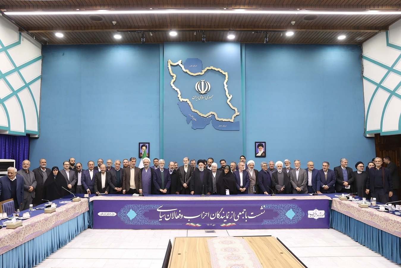 محصولی اصرار داشت بهترین انتخابات در سال ۸۸ بوده؛ با این صحبت‌ها، جلسه به تشنج کشید؛ ربیعی هم جواب تندی به او داد / در همین تشنج، گفتم باید قبول کنیم مردم قهرند