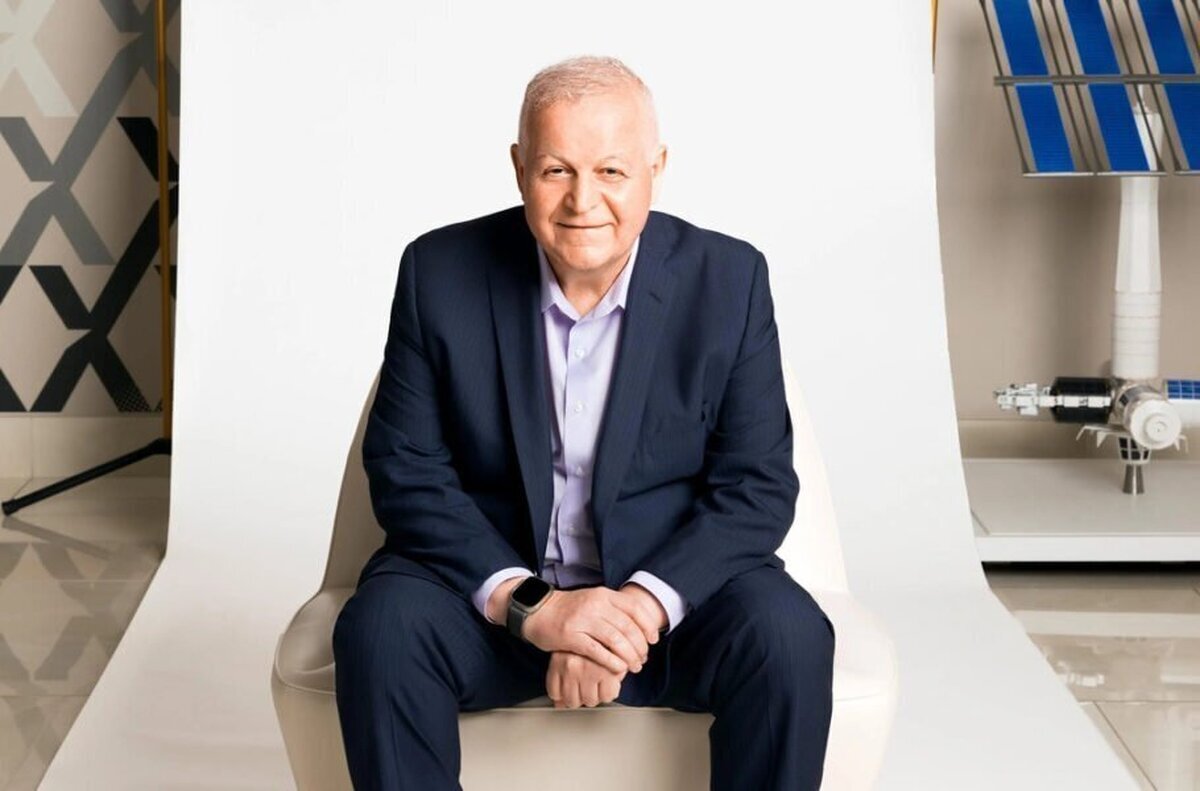 «کمال غفاریان»، میلیاردر ایرانی روی جلد نشریه فوربز