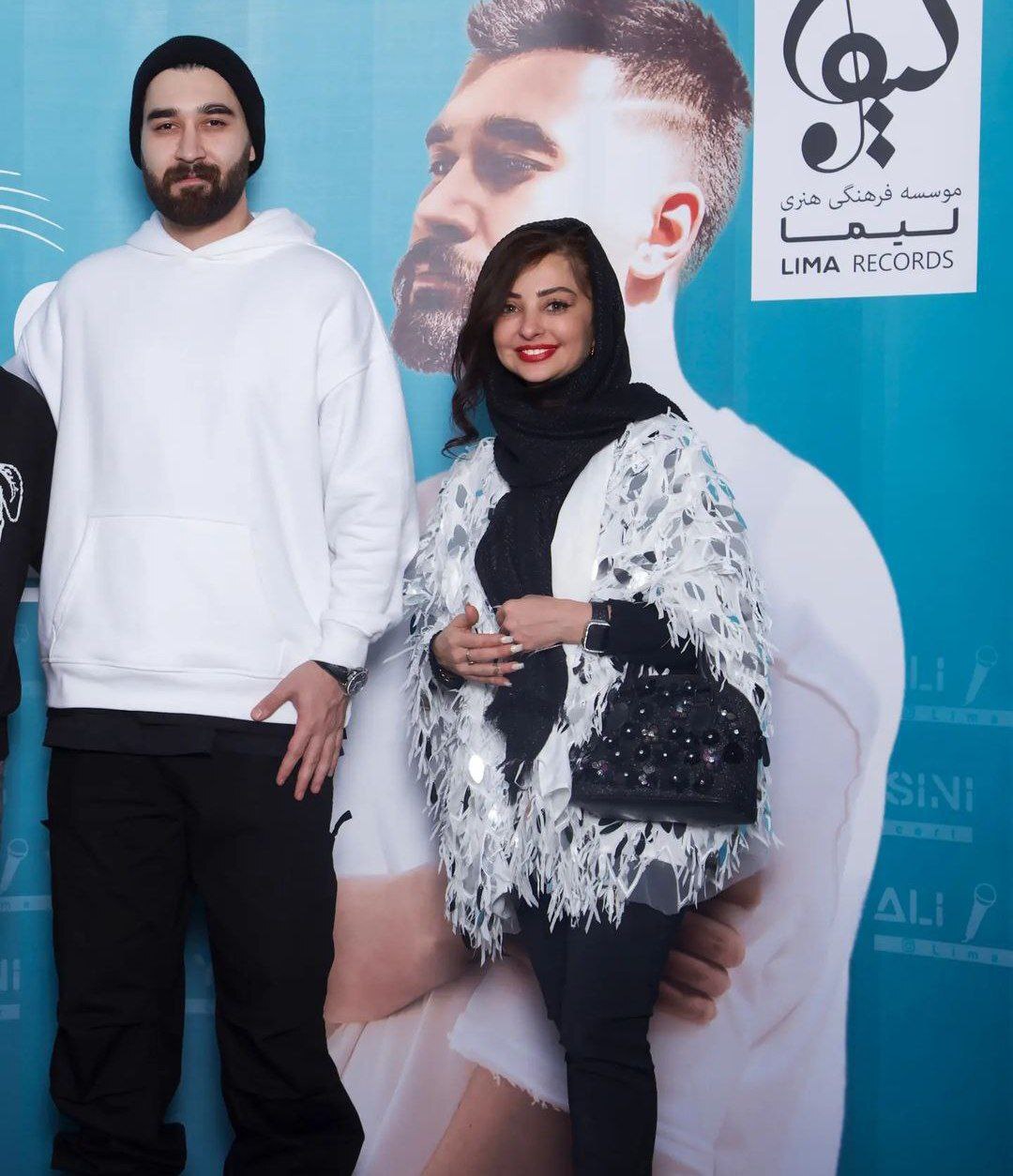 تیپ خفاشی نفیسه روشن در کنار خواننده معروف/ عکس