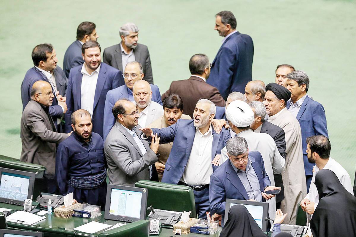 افول سیاست در جامعه ایرانی