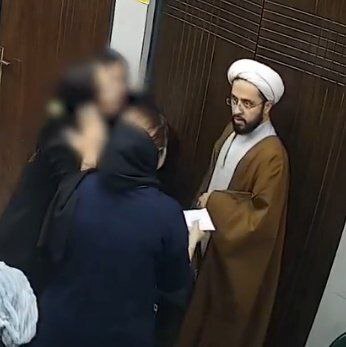 دادستان قم: در پرونده درگیری یک خانم و فرد روحانی، تاکنون کسی دستگیر نشده / دستورات قضایی لازم صادر و پرونده قضایی تشکیل شده دادستان قم: در پرونده درگیری یک خانم و فرد روحانی، تاکنون کسی دستگیر نشده / دستورات قضایی لازم صادر و پرونده قضایی تشکیل شده