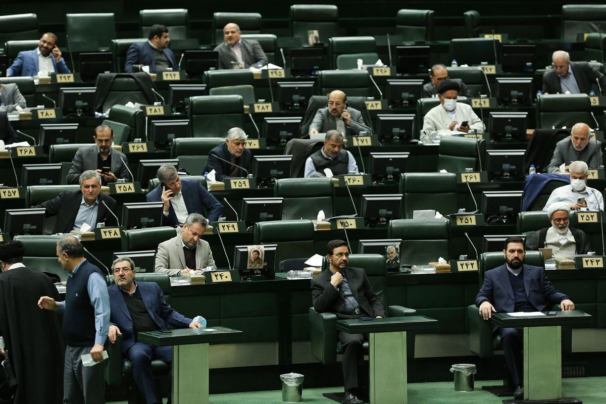 مجلس با دوفوریت لایحه تسهیل در واردات خودرو موافقت کرد