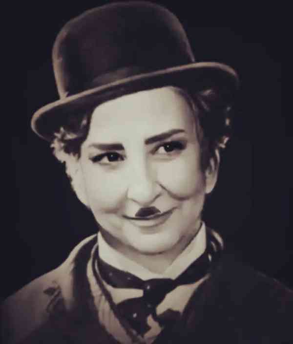 گریم چارلی چاپلین بر روی صورت مرجانه گلچین/عکس