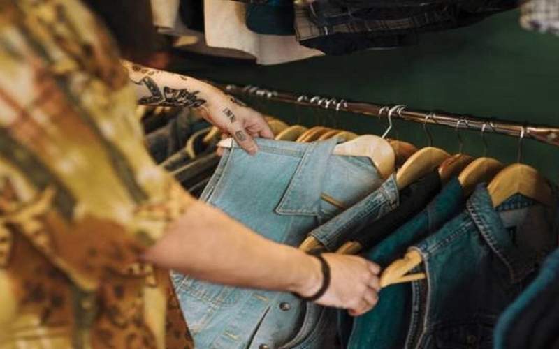 بازار داغ خرید و فروش لباس دست دوم! بازار داغ خرید و فروش لباس دست دوم!